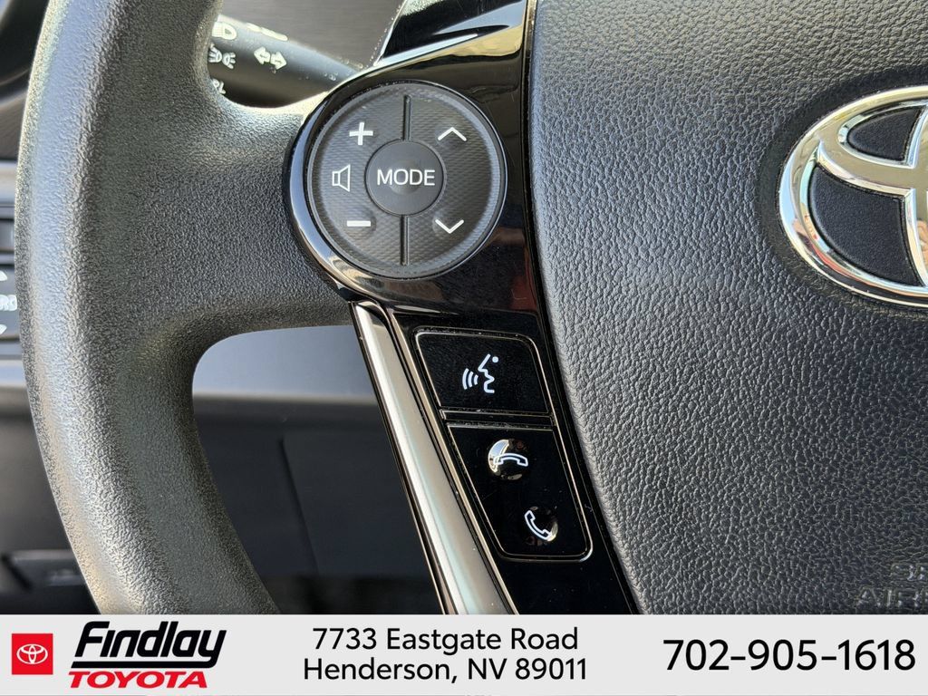 Certified 2018 Toyota Prius C One w/ Carpet Mat Package FWD image 24