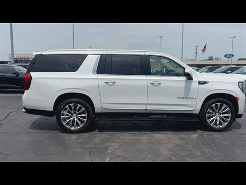 Certified 2021 GMC Yukon XL Denali w/ Denali Premium Package AWD/4WD image 9