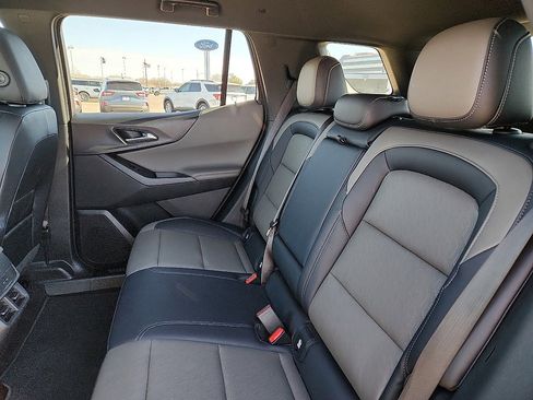 Used 2025 Chevrolet Equinox LT w/ Convenience Package II image 5