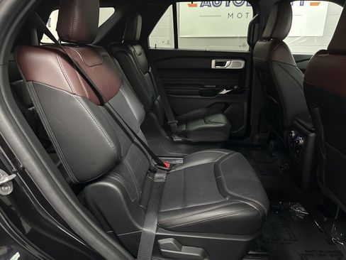 Used 2024 Ford Explorer Platinum w/ Technology Package image 39