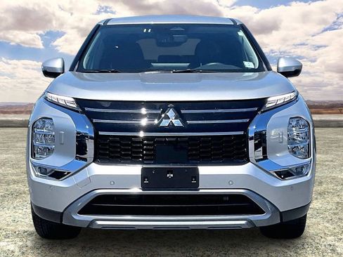 Used 2025 Mitsubishi Outlander SE AWD/4WD image 2