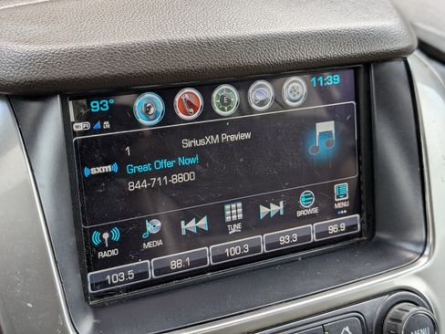 Used 2018 Chevrolet Suburban LT w/ LT Signature Package RWD image 31