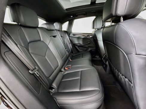 Certified 2025 Porsche Macan AWD/4WD image 29