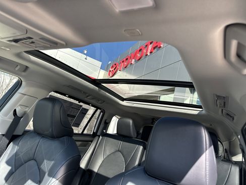 New 2026 Toyota Highlander Platinum image 16