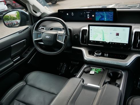 Used 2025 Ford Expedition Platinum AWD/4WD image 9