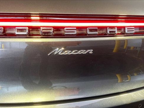 Certified 2026 Porsche Macan AWD/4WD image 35