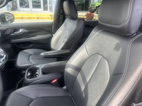 New 2025 Chrysler Pacifica Select image 15