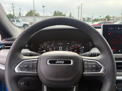Used 2025 Jeep Compass Limited AWD/4WD image 29