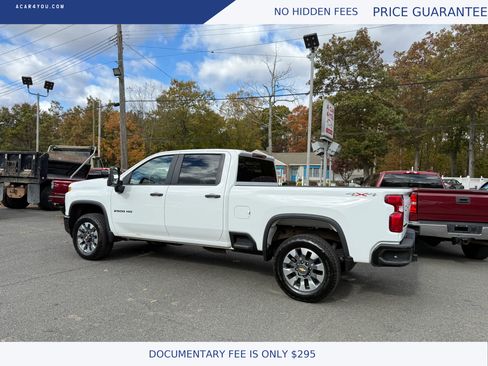 Used 2022 Chevrolet Silverado 2500 Custom image 3