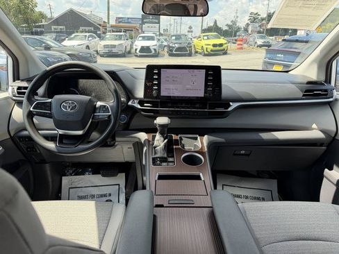 Used 2021 Toyota Sienna LE FWD image 27