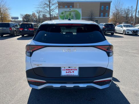 Used 2025 Kia Sportage EX image 6