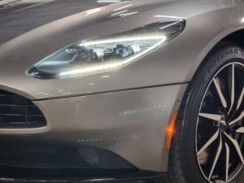 Used 2021 Aston Martin DB11 Coupe RWD image 19