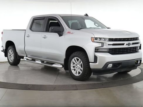 Used 2019 Chevrolet Silverado 1500 RST w/ Convenience Package AWD/4WD image 2