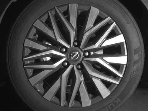 Used 2025 Nissan Altima 2.5 SV FWD image 12