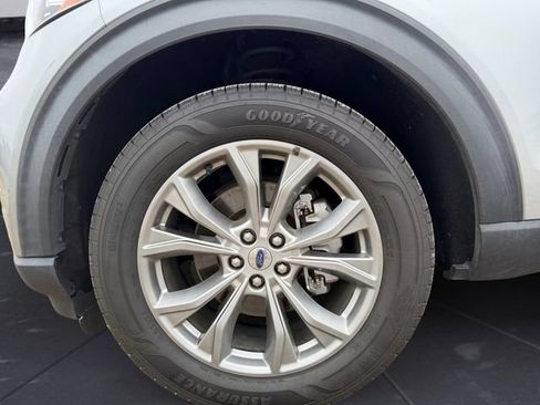 Used 2022 Ford Explorer XLT w/ Equipment Group 202A AWD/4WD image 14
