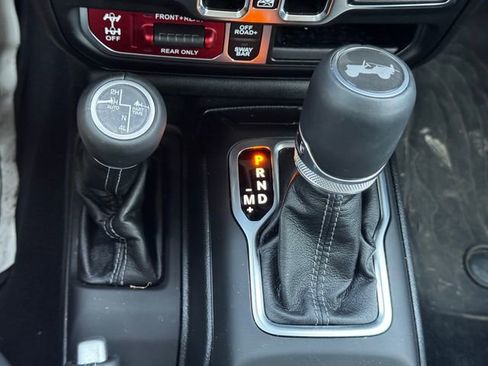 Used 2025 Jeep Wrangler Unlimited Rubicon 4xe AWD/4WD image 40