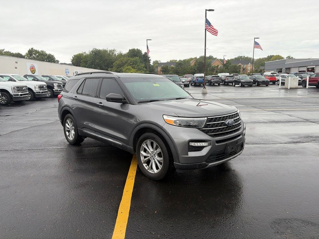 Used 2021 Ford Explorer XLT w/ Equipment Group 202A AWD/4WD image 3