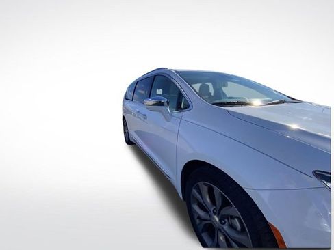 Used 2019 Chrysler Pacifica Limited w/ Tire & Wheel Group image 11