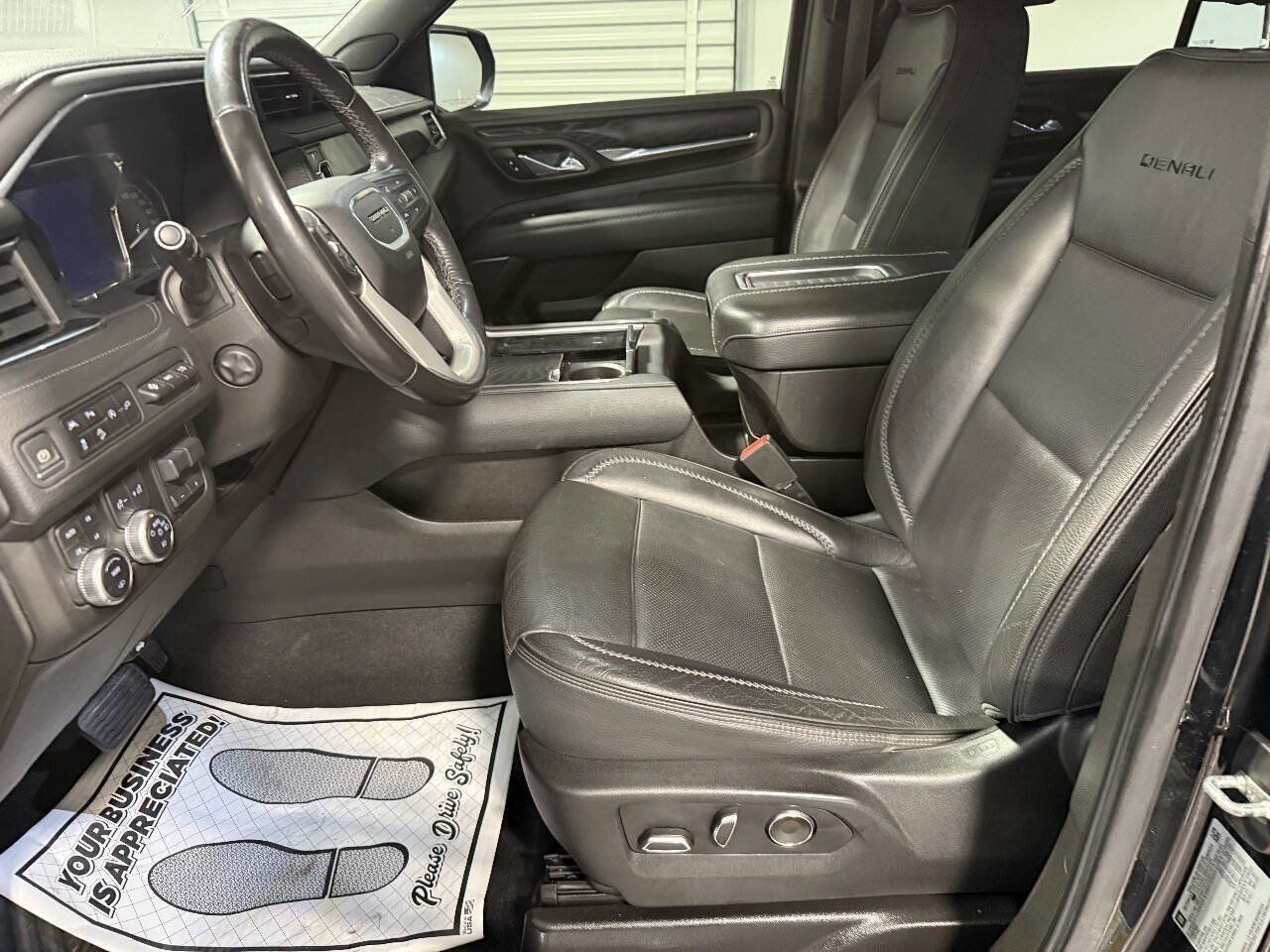Used 2021 GMC Yukon Denali w/ Denali Ultimate Package AWD/4WD image 13