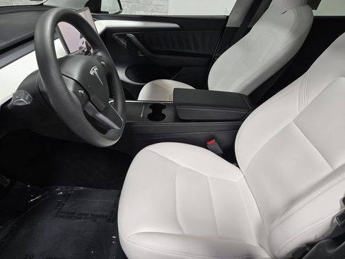 Used 2023 Tesla Model Y Long Range image 11