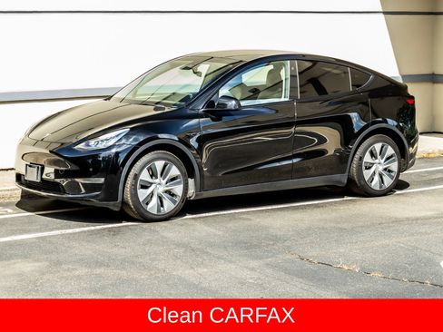 Used 2022 Tesla Model Y Long Range AWD/4WD image 3