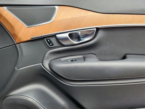 Used 2025 Volvo XC90 B6 Plus image 21