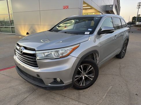 Used 2016 Toyota Highlander XLE image 1