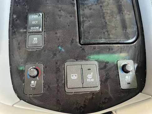 Used 2011 Lexus LS 460 AWD w/ Comfort Pkg image 22