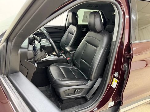 Used 2022 Ford Explorer XLT w/ Equipment Group 202A AWD/4WD image 22