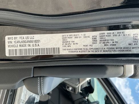 Certified 2022 Jeep Grand Cherokee L Limited AWD/4WD image 32