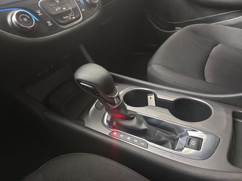 Used 2025 Chevrolet Malibu LS FWD image 22