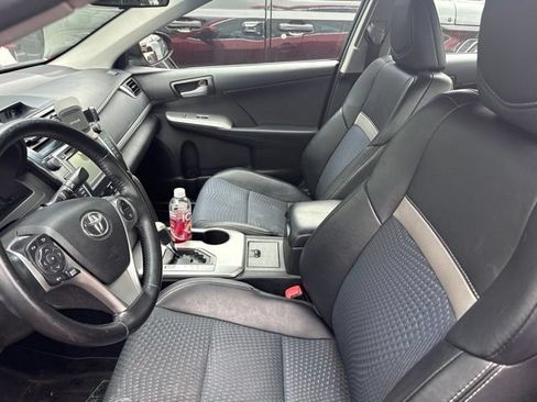 Used 2014 Toyota Camry SE FWD image 6