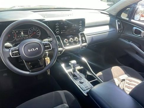 Used 2023 Kia Sorento LX FWD image 13