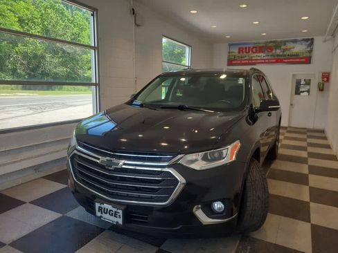 Used 2019 Chevrolet Traverse LT w/ LT Premium Package AWD/4WD image 2