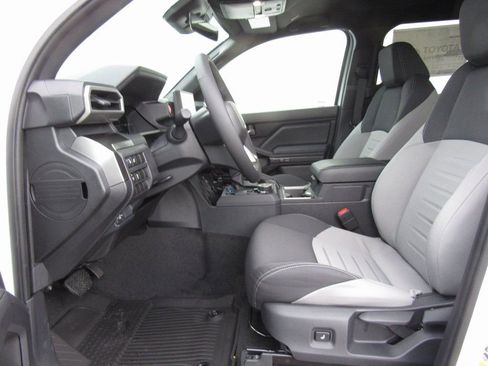 New 2025 Toyota Tacoma TRD Off-Road AWD/4WD image 12