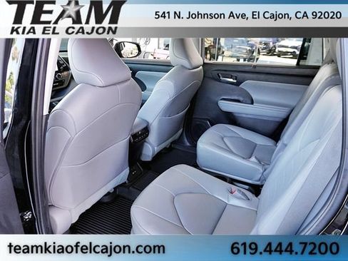 Used 2023 Toyota Highlander XLE FWD image 18