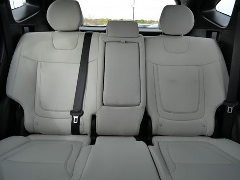 Certified 2025 Hyundai Tucson SE image 13