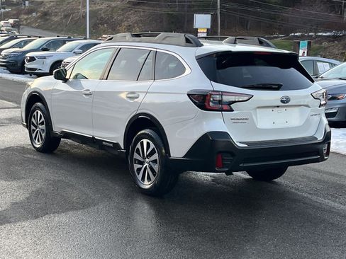 Used 2021 Subaru Outback Premium image 3