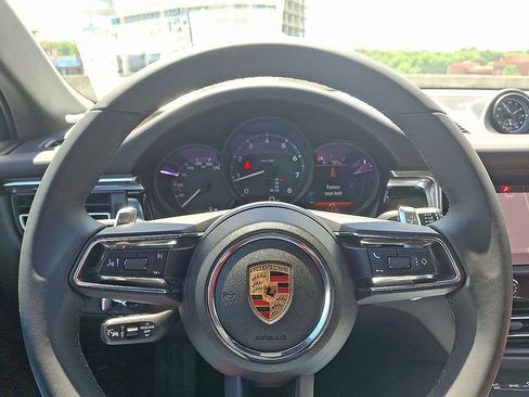 Used 2025 Porsche Macan image 21