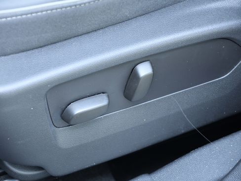 Used 2022 Buick Envision Avenir w/ Technology Package II FWD image 29