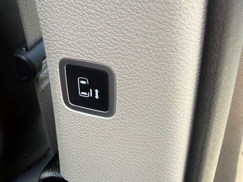 Used 2017 Chrysler Pacifica Touring-L Plus w/ Advanced Safetytec Group FWD image 27