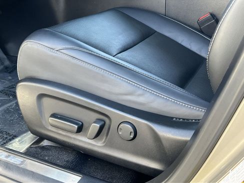 Used 2020 Lexus RX 350L Premium w/ Premium Package image 12