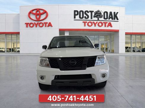 Used 2020 Nissan Frontier SV w/ Midnight Edition Floor Mats RWD image 2