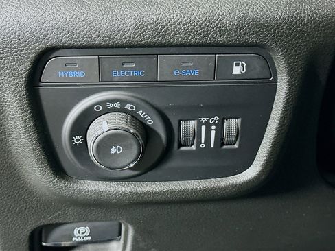 Used 2022 Jeep Grand Cherokee Limited 4xe w/ MOPAR Finishing Package AWD/4WD image 17