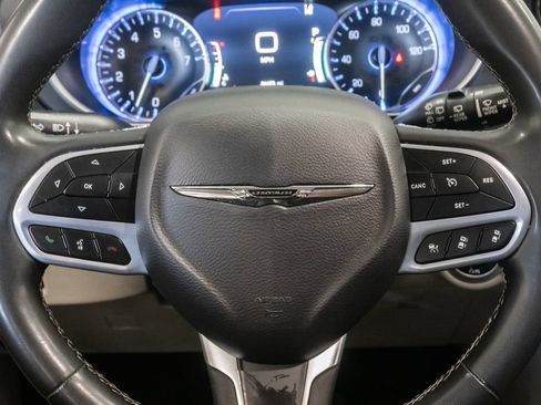 Used 2023 Chrysler Pacifica Touring-L FWD image 14