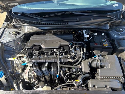 Used 2025 Hyundai Elantra SEL image 33