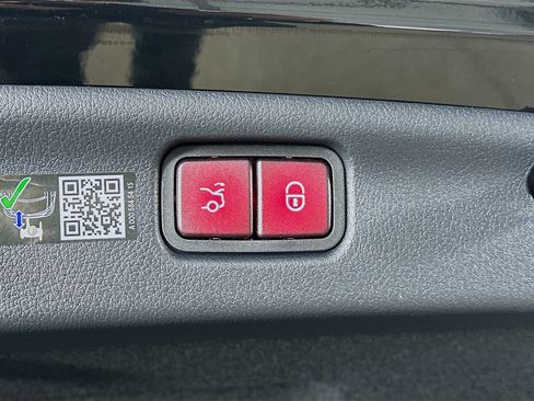 Used 2026 Mercedes-Benz C 300 4MATIC Sedan image 6