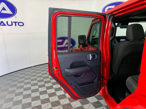 Used 2024 Jeep Wrangler Unlimited Sahara AWD/4WD image 29