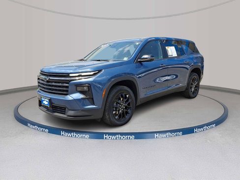 Used 2024 Chevrolet Traverse LS w/ Midnight/Sport Edition AWD/4WD image 3