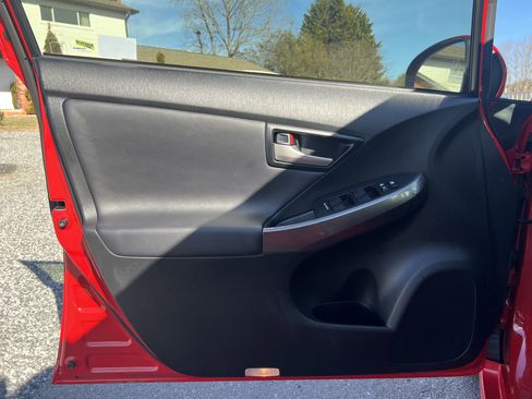 Used 2015 Toyota Prius Four image 8